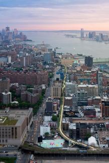 The true dimensions become clear from this birds-eye view: about 800 m of the High Line can be seen here, a third of the total length. Source: Iwan Baan Aerial view of The High Line at night